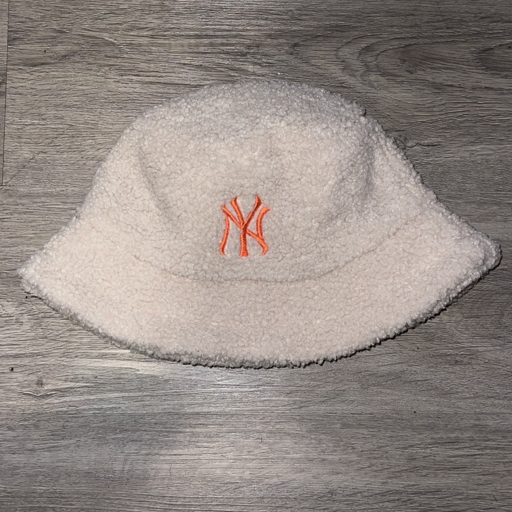 Adjustable NY Cream Fleece Bucket Hat
